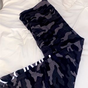 Calvin Klein camo leggings